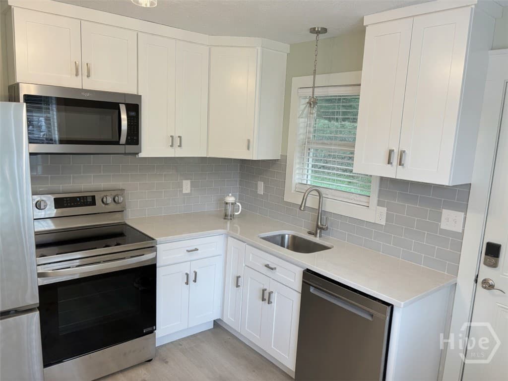 1123 White Oak Drive - Photo 1