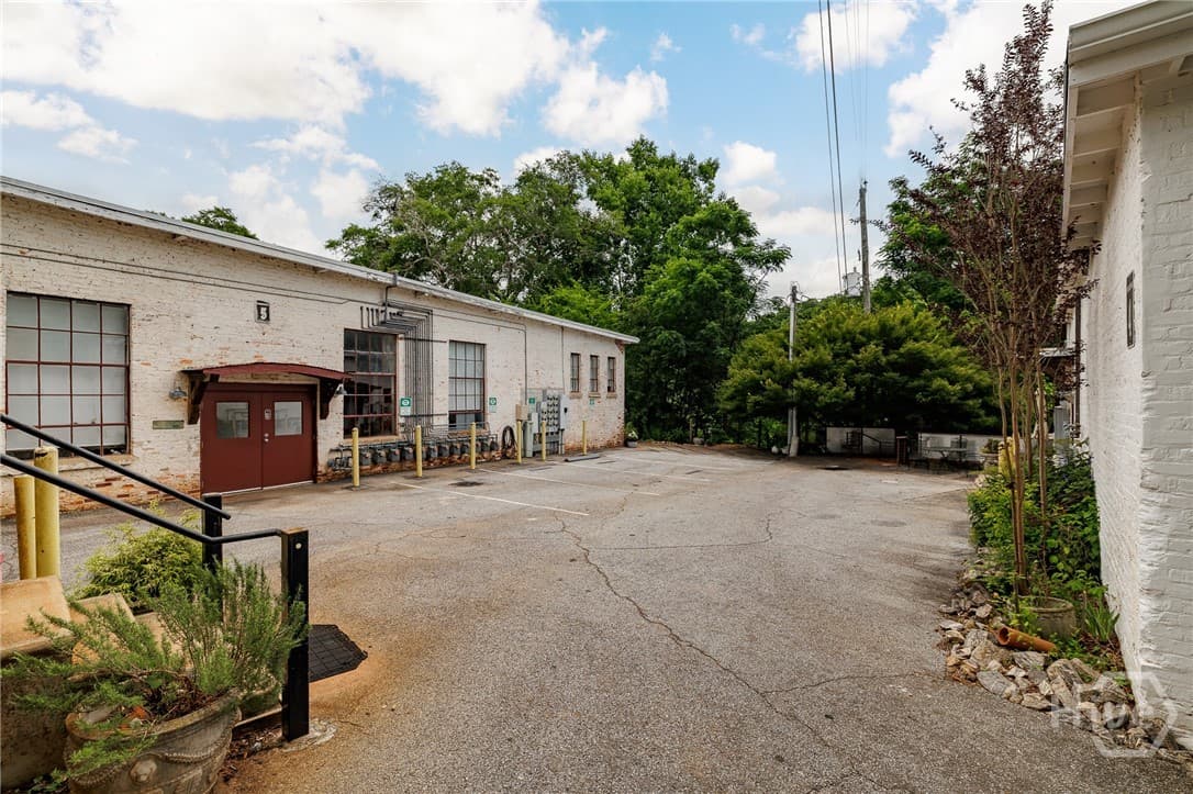 585 White Circle 504 - Photo 1