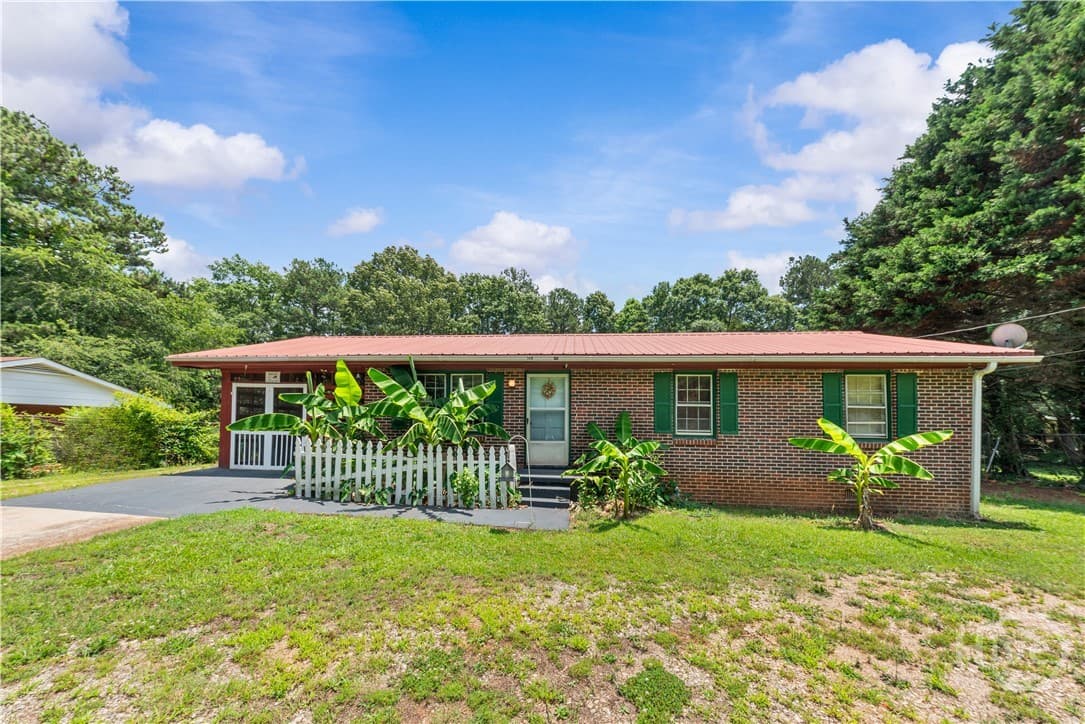 564 Peters Street - Photo 1