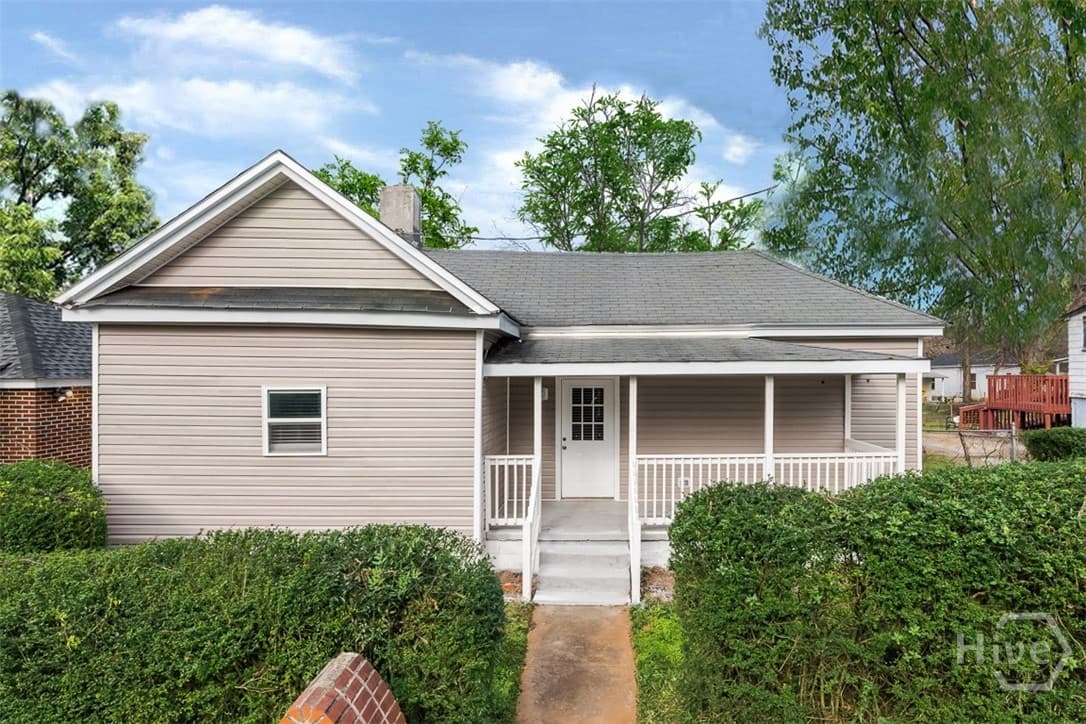 1370 W Hancock Avenue - Photo 1