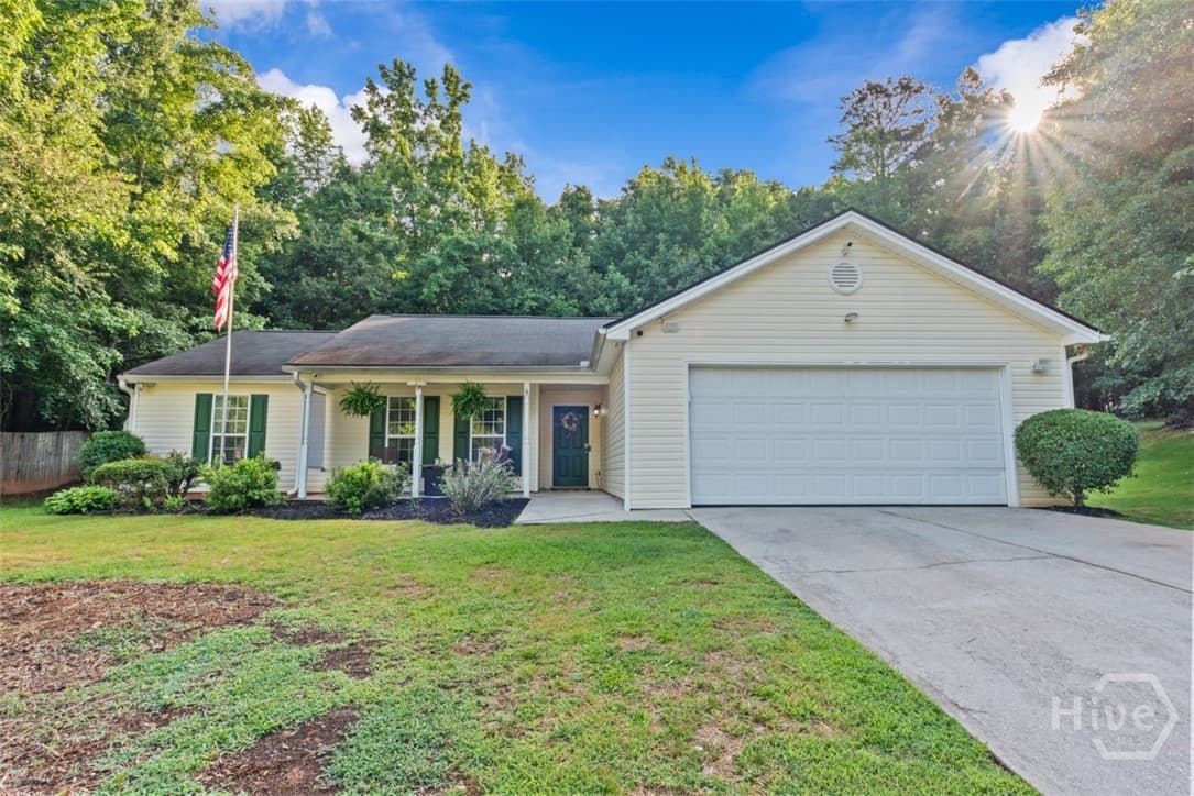484 Canoe Court - Photo 1