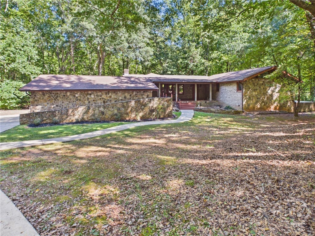 1251 Summit Circle - Photo 1