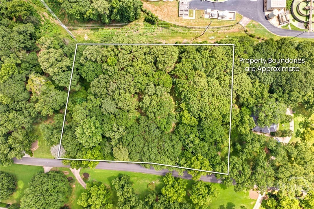 1240 Summit Drive - Photo 1