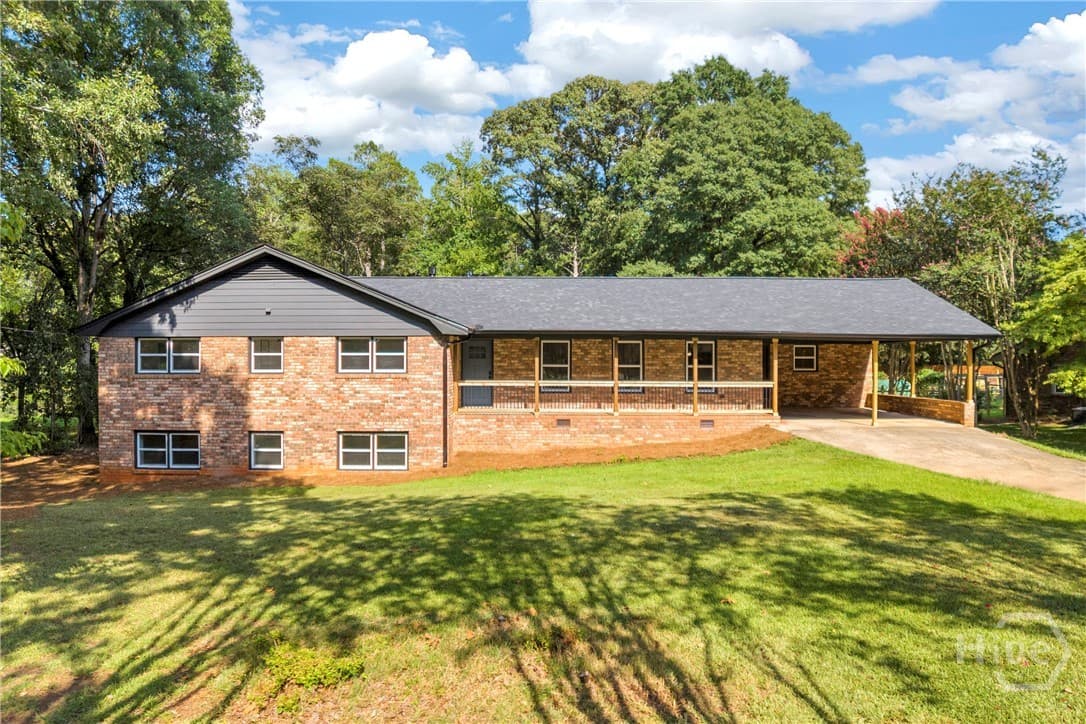 140 Benjamin Drive - Photo 1