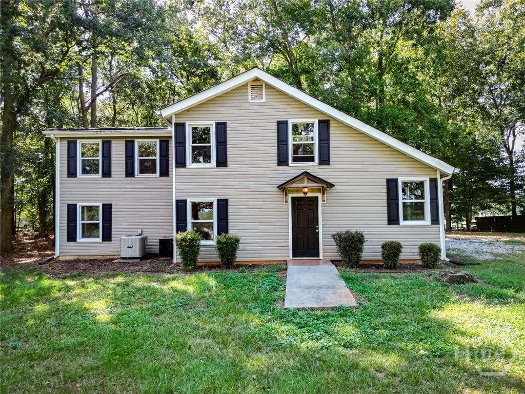 1642 Neese Commerce Road - Photo 1