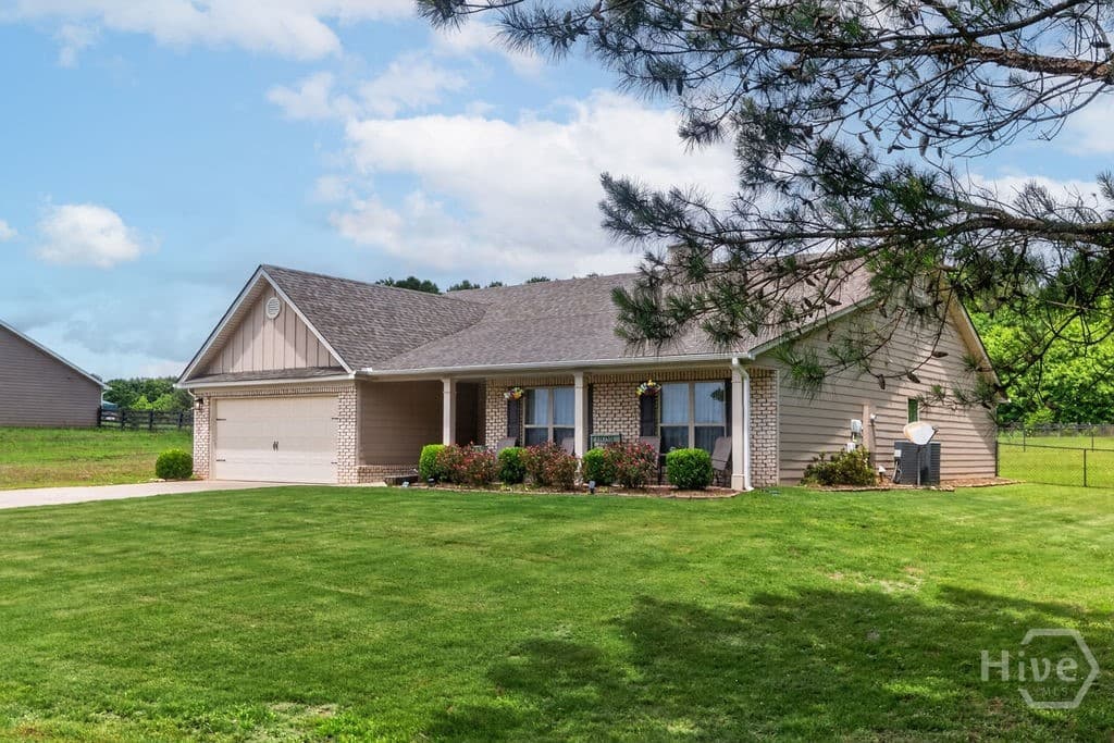 304 Highlands Drive - Photo 1
