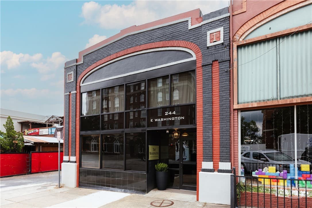 244 E Washington 250