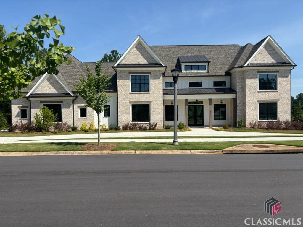 2819 Kestrel Drive