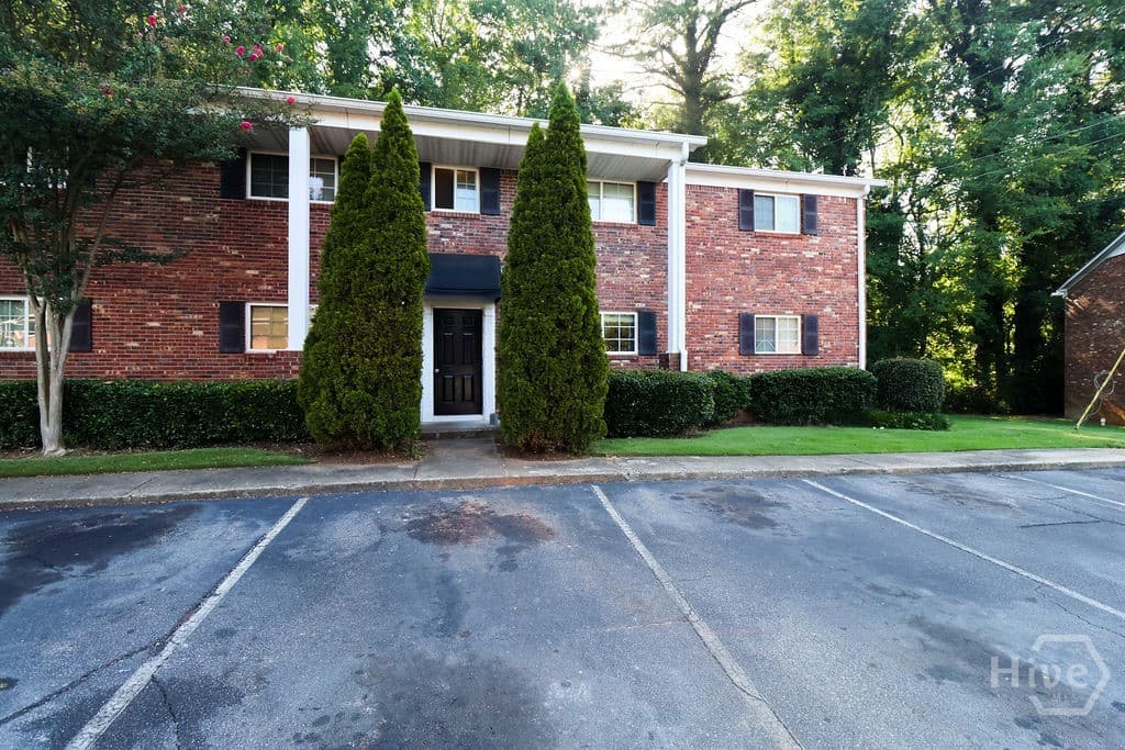 195 Sycamore Drive - Photo 1