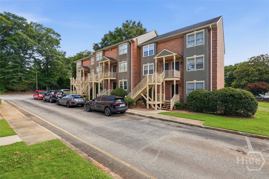 935 Baxter Street 21 - Photo 1