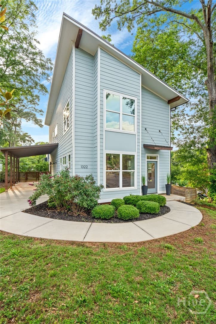 1322 W Hancock Avenue - Photo 1